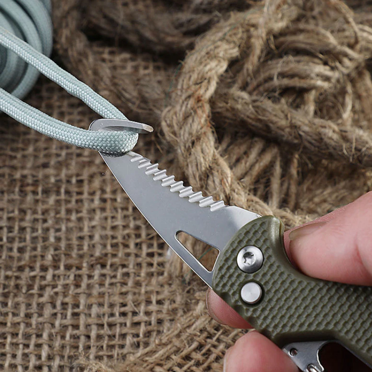 Multifunctional Knife Serrated Hook Keychain